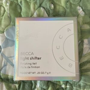 BECCA Cosmetics Light Shifter Finishing Veil Star Child 2